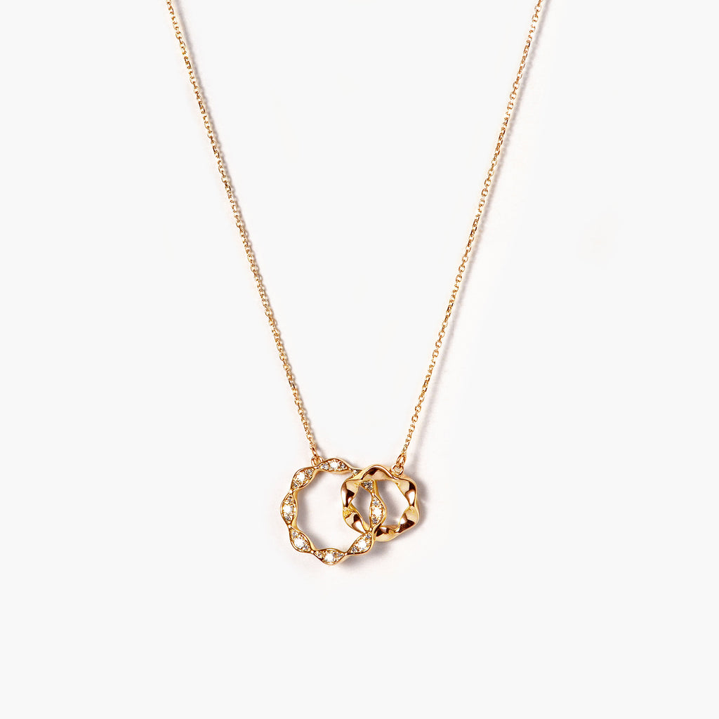 14K Gold Classic Interlink Circle Pendant Necklace with Diamonds