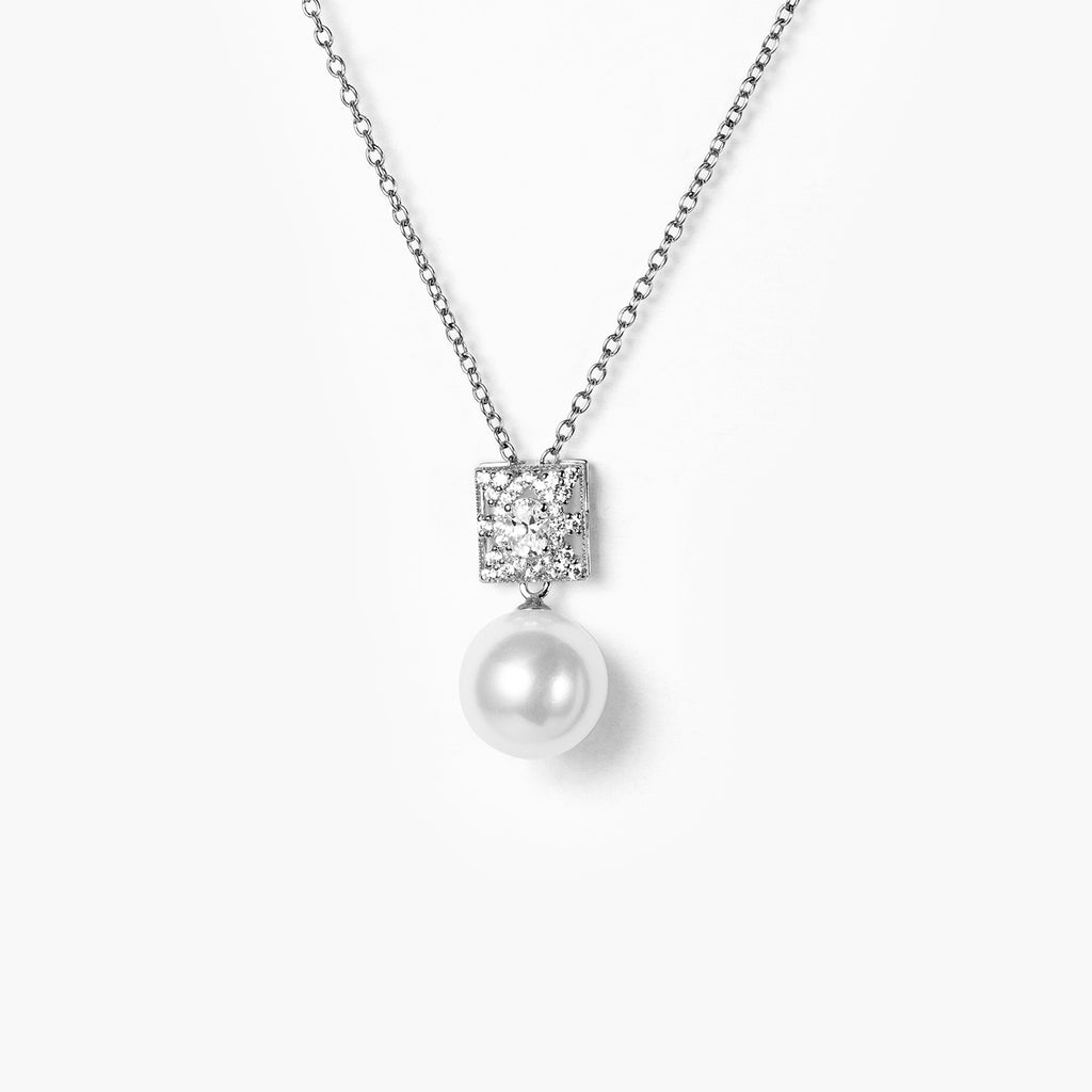 Elegant 14K Gold  Pearl Pendant Neckalce with Natural  Diamonds