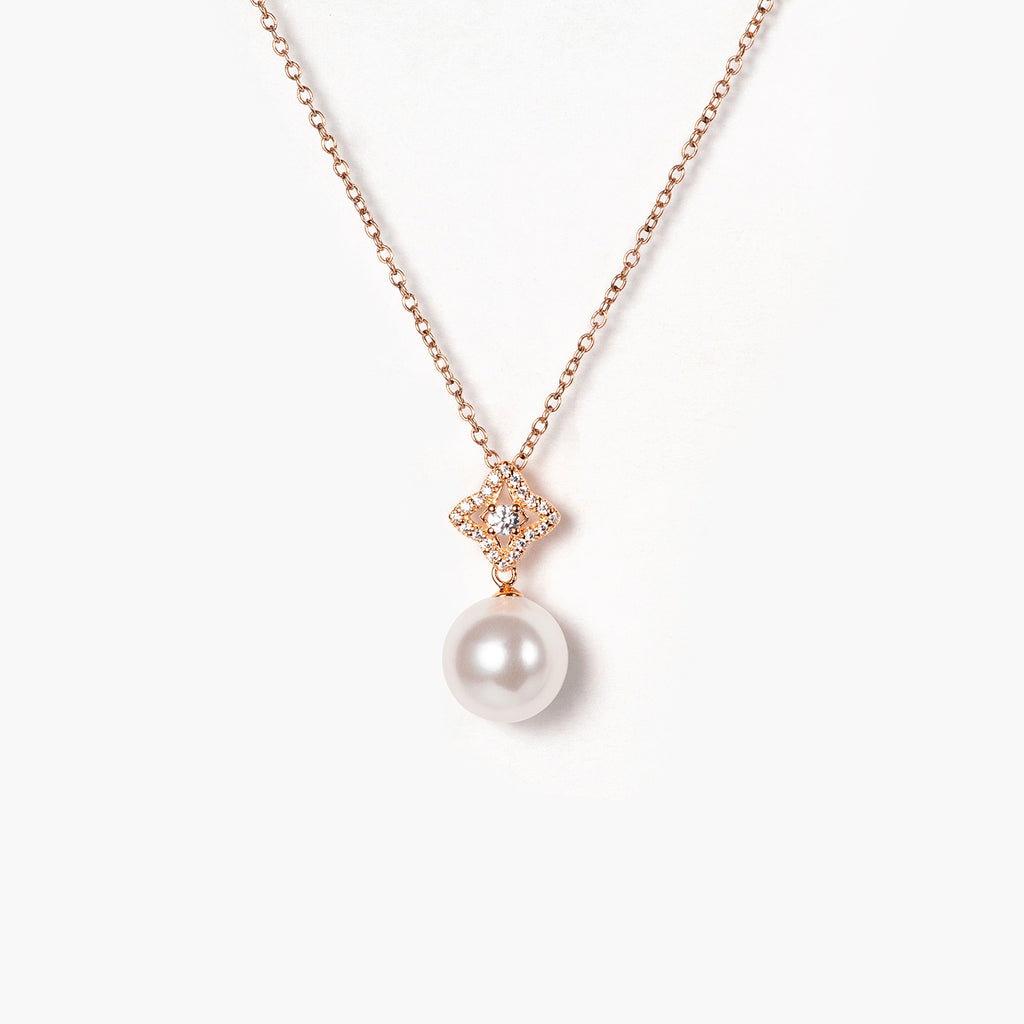 14K Four-petal star flower with diamond and pearl necklace pendant