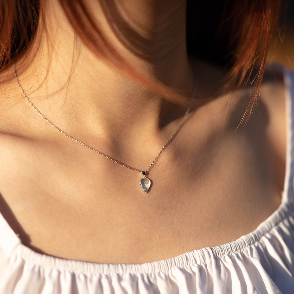 Simple leaf with Sapphire Diamonds Pendant Necklace