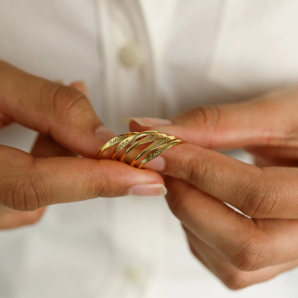 Minimalist Ann Skinny Name Ring